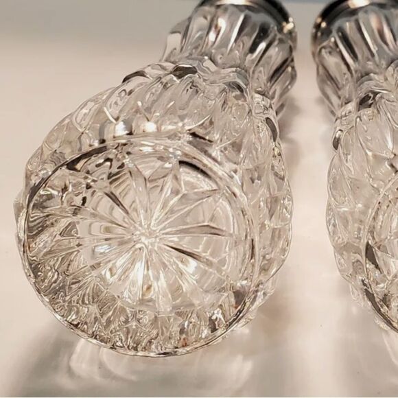 Mikasa Crystal Salt and Pepper Shakers - Picture 4 of 4